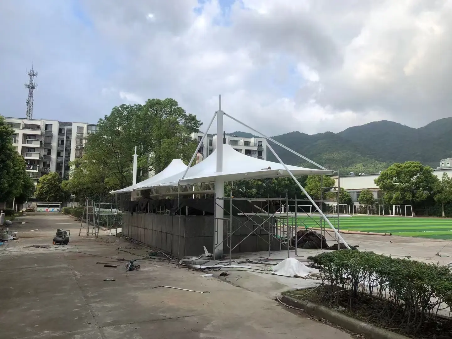 2026年贵州印江停车棚球场棚改造纪实:老旧雨棚换新,运维压力怎么降